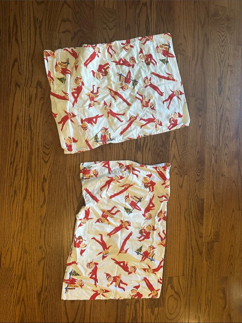 Pottery Barn Kids Elf on the Shelf Red and White Holiday Throw